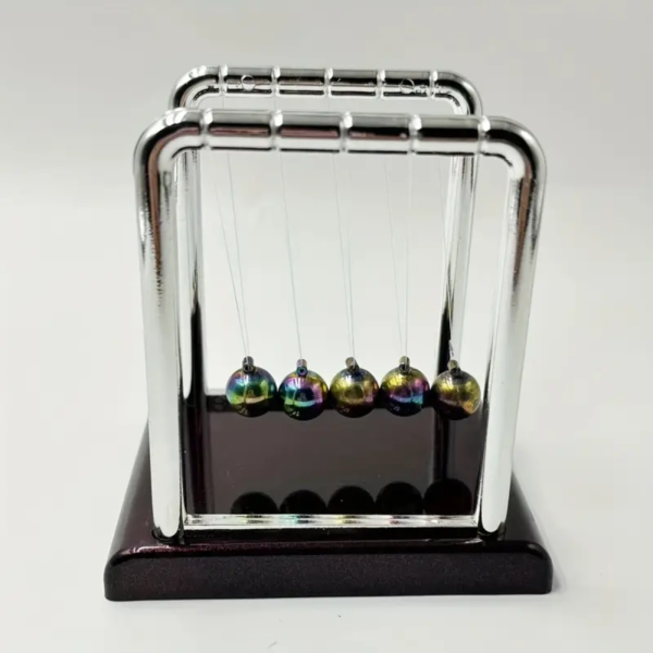 Διακοσμητικό Εκκρεμές του Νεύτωνα Με Μεταλλικές Μπάλες Πολύχρωμου Εφέ